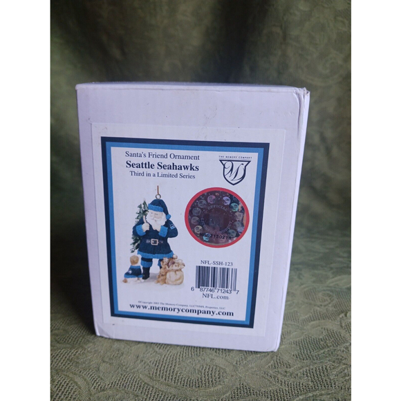 Seattle Seahawks Santa Figurine The Memory Company NIB - Picture 4 of 4